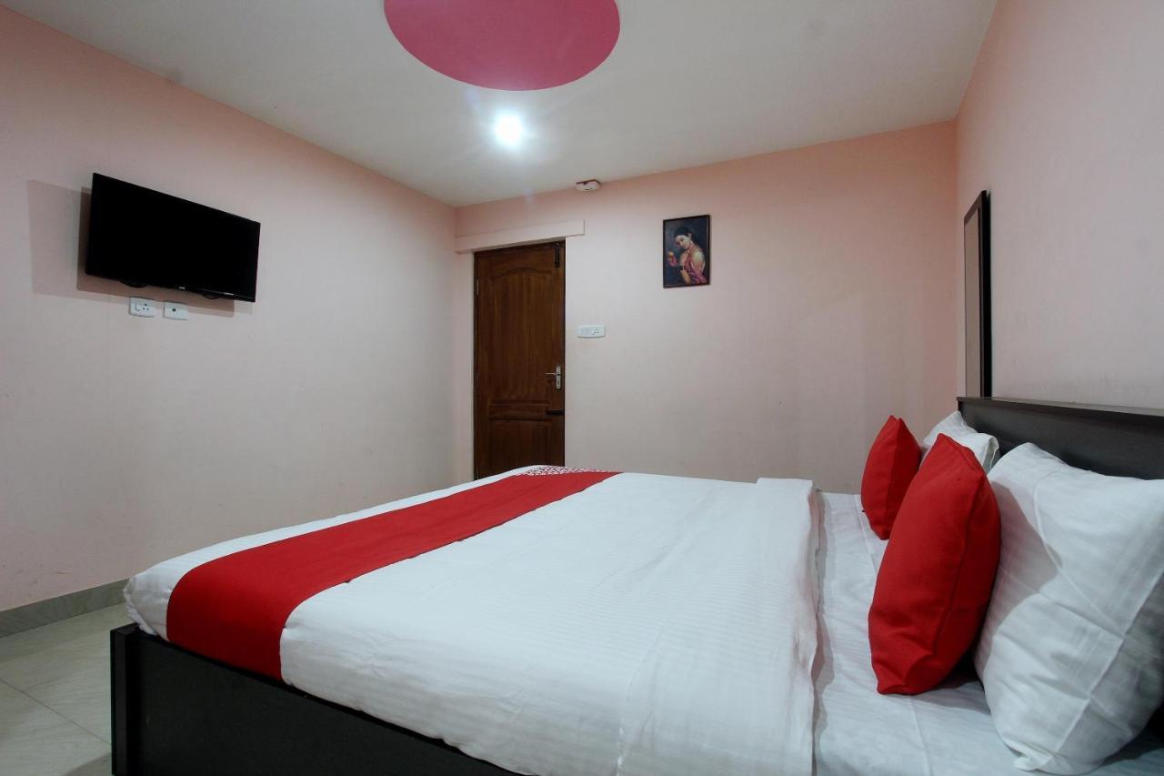 Oyo Flagship 28288 Rr Residency 3*